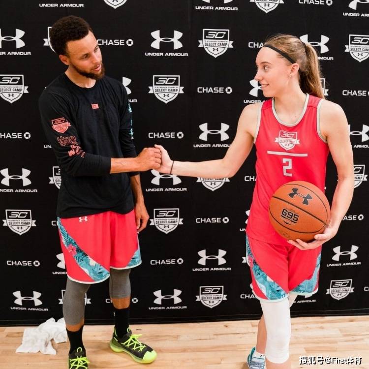 爱游戏平台-勒沃库森训练开放日；窗口期内部沟通引欢呼；荷甲在即；年轻球员得到机会的简单介绍