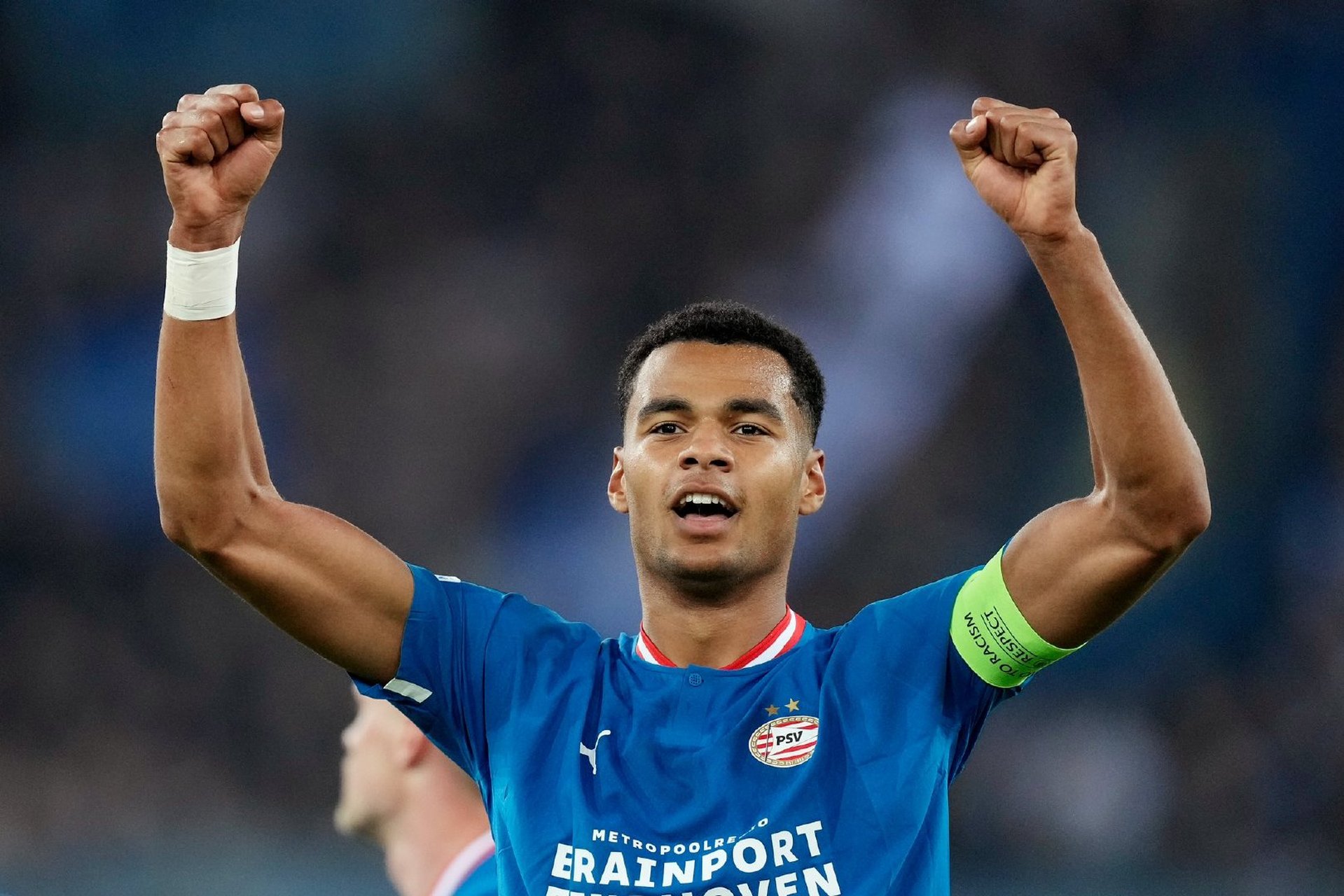 爱游戏娱乐-埃因霍温训练开放日，关键时刻外线爆发引欢呼，西甲在即，临场指挥获称赞的简单介绍