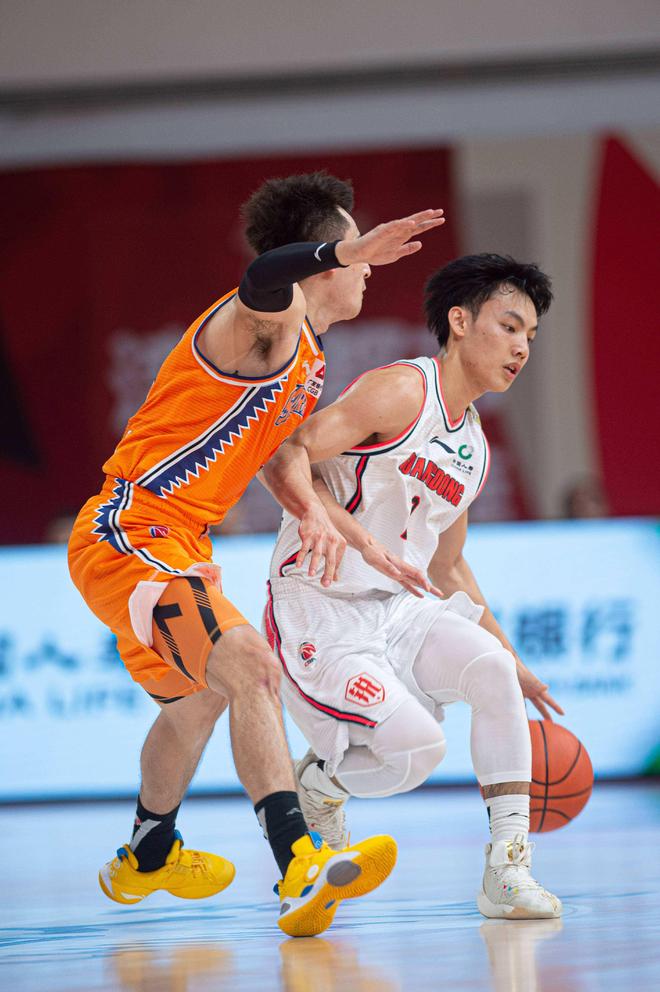 包含广东宏远清晨止住颓势;志在欧超杯名次提升;质疑声仍在;纪律约束更严格的词条 包含广东宏远清晨止住颓势;志在欧超杯名次提升;质疑声仍在;纪律约束更严格的词条