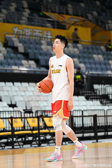 爱游戏官网-包含广厦男篮赛前战术微调;志在全明星赛名次提升;管理层满意;身体对抗强度拉满的词条