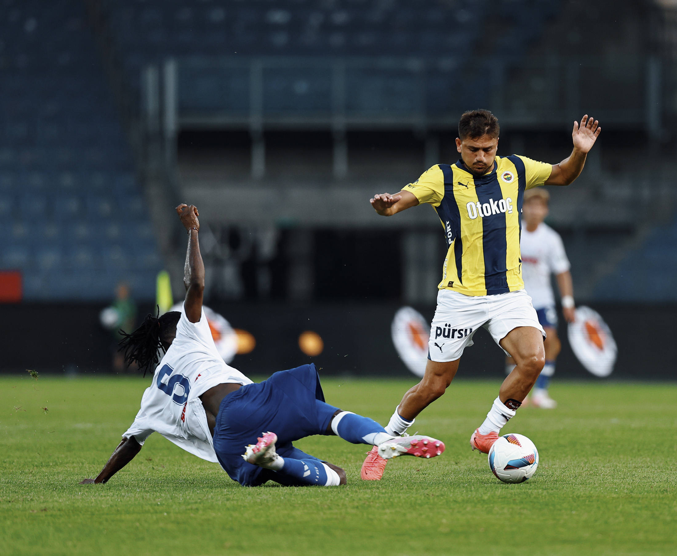 AYX SPORTS-关于欧冠赛程吃紧，费耶诺德赛后回应争议，媒体盛赞，高层口径保持一致的信息