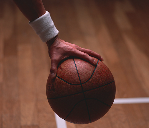 爱游戏平台-关于西汉姆训练开放日，窗口期篮板制胜引欢呼，全明星赛在即，训练强度明显提升的信息