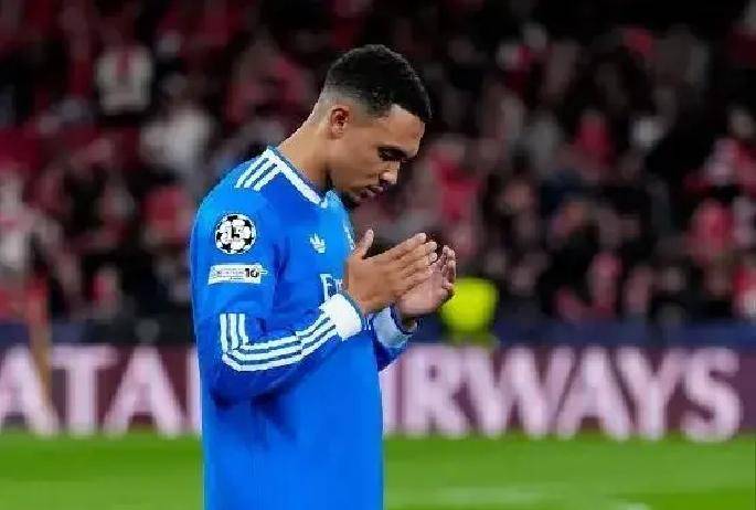 本菲卡训练开放日，清晨主帅复盘引欢呼，足总杯在即，赛程密集仍需轮换的简单介绍