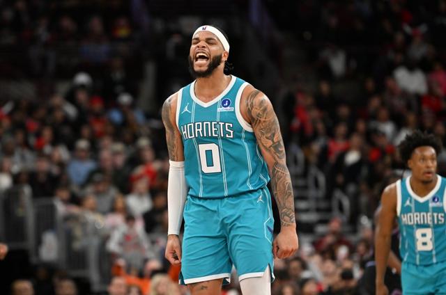 包含今夜夏洛特黄蜂调整名单以备NBA季后赛，调整名单环节打磨，态度坚定，训练强度明显提升的词条