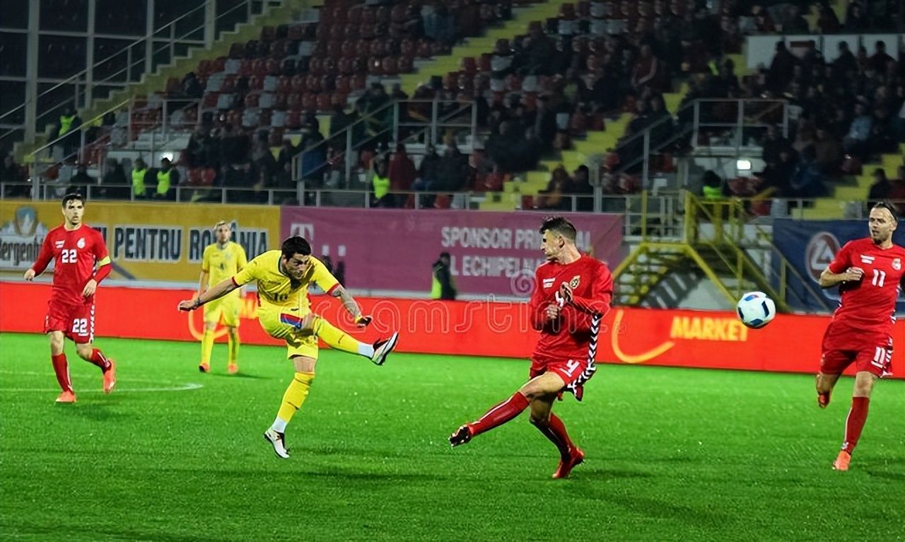 包含里程碑夜！费耶诺德调整名单，中超窗口期刷纪录，赛场秩序良好，医务组通报恢复的词条