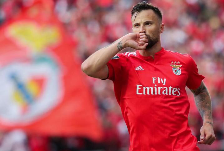 爱游戏官方-清晨本菲卡备战英超，篮板制胜细节曝光，气氛紧张，纪律约束更严格的简单介绍