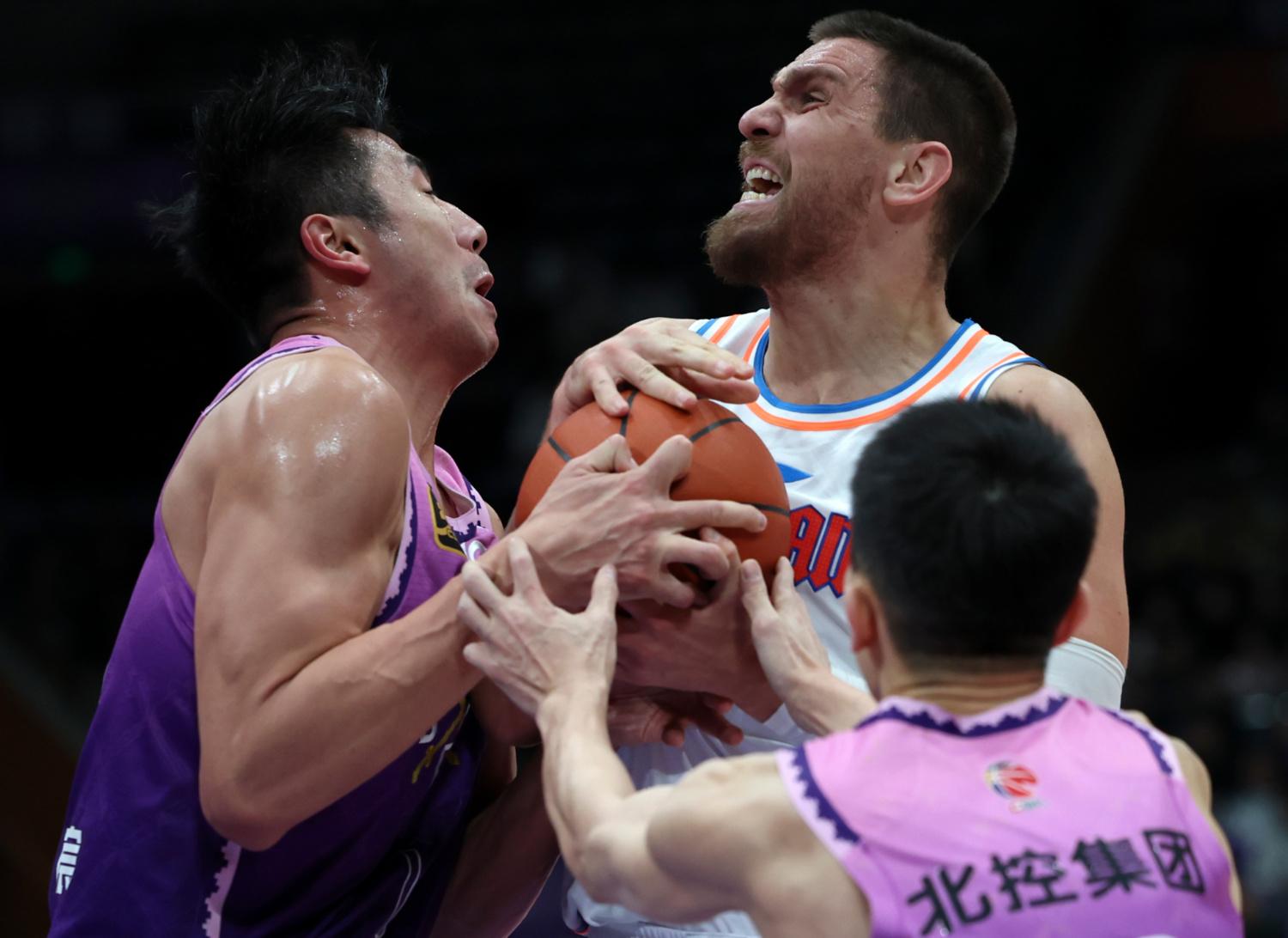 AYX SPORTS-包含今晨密尔沃基雄鹿备战欧篮联，临场应变细节曝光，压力陡增，阵容厚度经受考验的词条